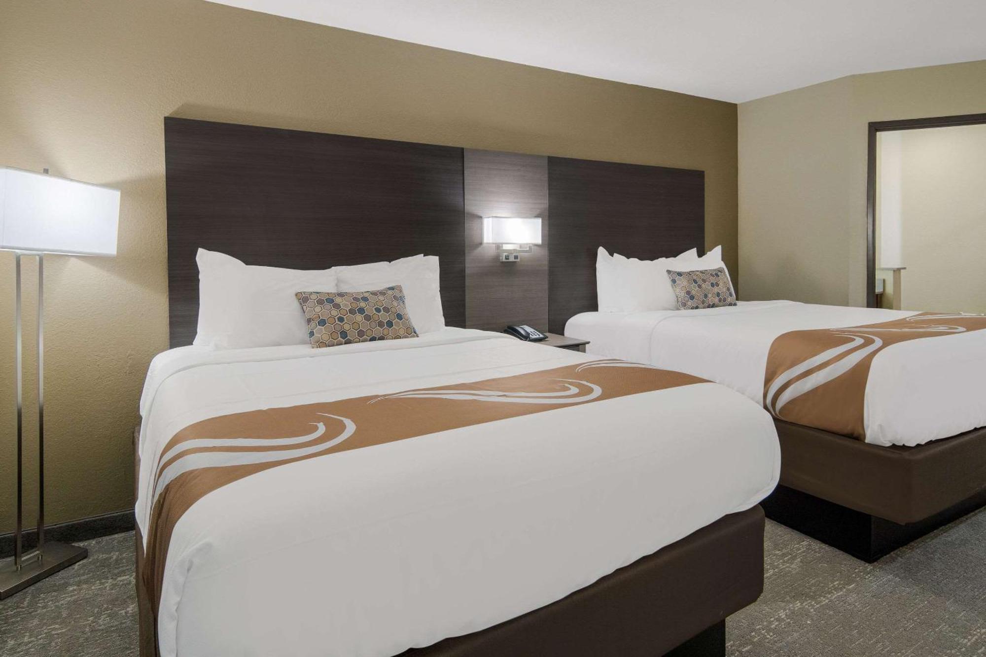 Quality Inn & Suites Roanoke - Fort Worth North Exterior photo
