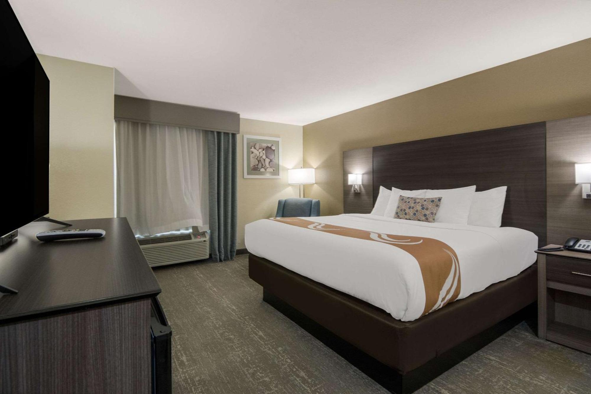 Quality Inn & Suites Roanoke - Fort Worth North Exterior photo
