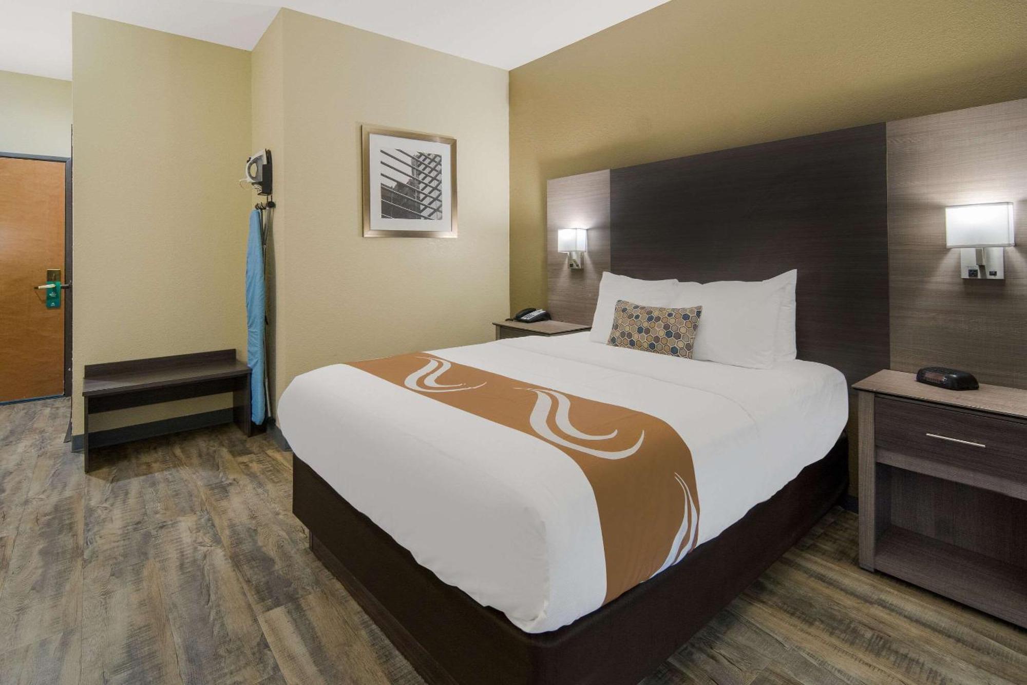 Quality Inn & Suites Roanoke - Fort Worth North Exterior photo
